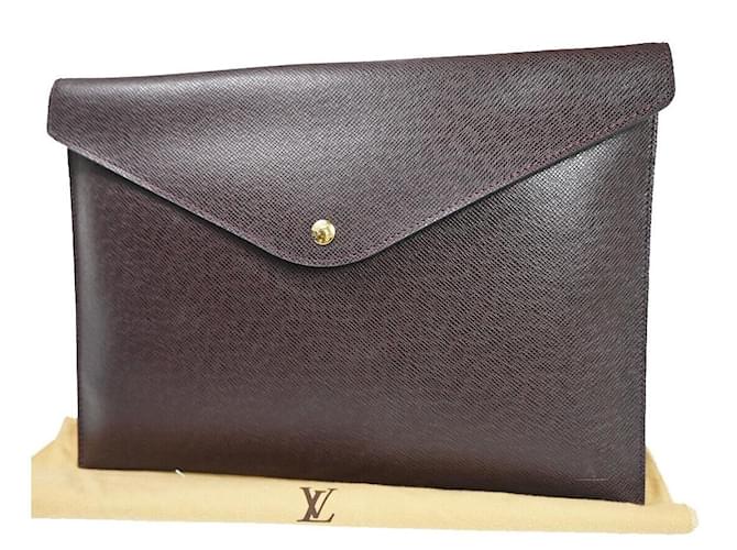 Louis Vuitton Taiga Brown Leather  ref.1021209