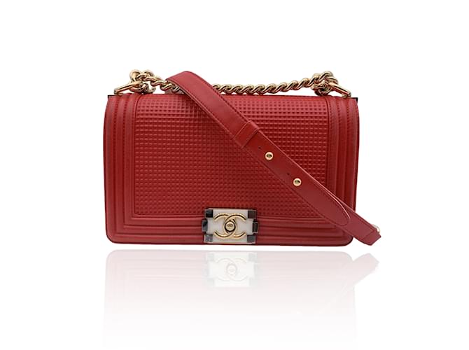 Chanel Bolso de hombro chico mediano Cube de piel grabada en rojo Roja Cuero  ref.1021402