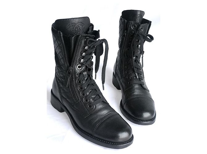 Chanel Schnürstiefel mit Staubbeuteln Schwarz Leder