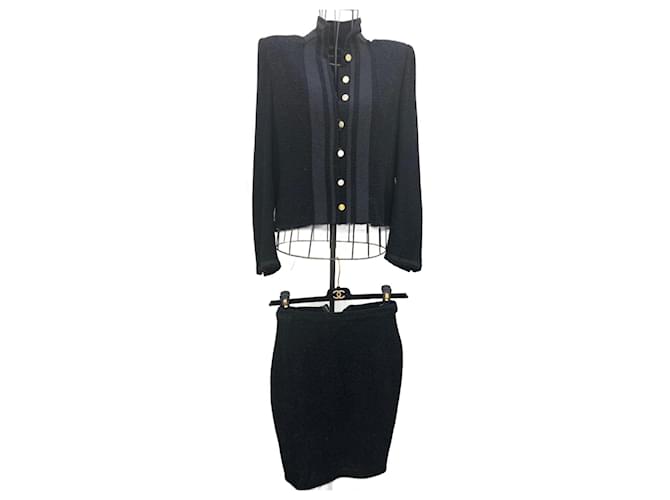 Chanel Vintage black skirt suit with golden chain  ref.1022574