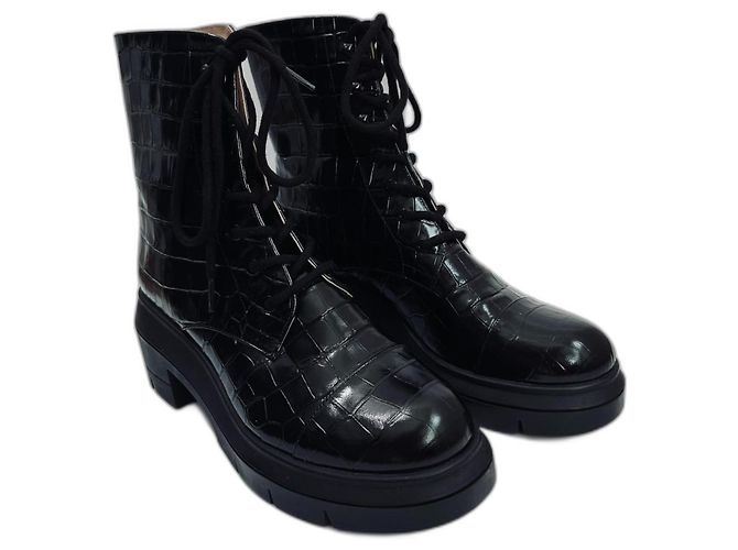 Stuart Weitzman Leather Crocodile Boots Black