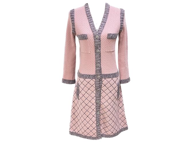 Chanel 8,8K$ Coco Brasserie Quilted Jacket Dress Pink Silk ref.1024368 -  Joli Closet
