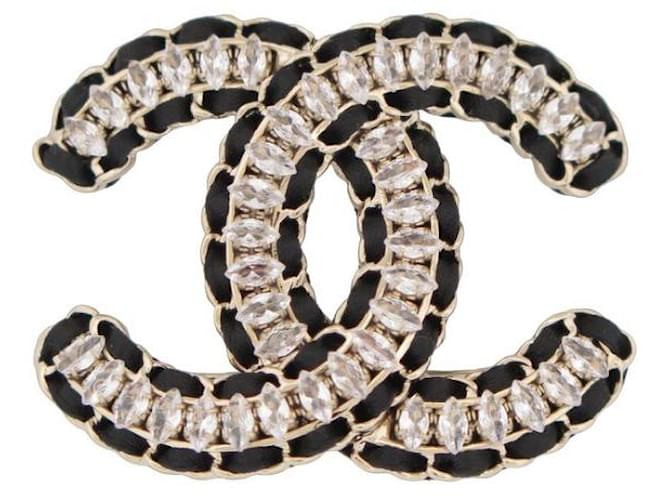Other jewelry NEW CHANEL BROOCH CC LOGO STRASS AND INTERLACE LEATHER METAL STEEL GOLD BROOCH NEW Golden  ref.1026959