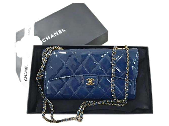 Portafoglio Chanel con occhielli in vernice blu scuro su catena Pelle verniciata  ref.1027541