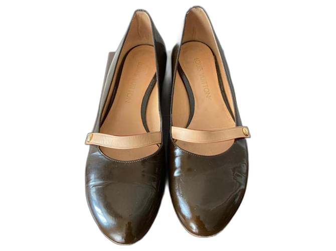 Louis Vuitton Ballet flats Dark brown Patent leather  ref.1028439
