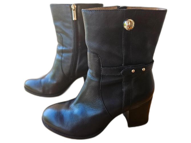 Botines Armani de piel negra Negro