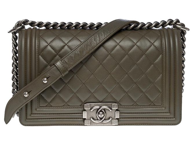 Le Boy Bolsa CHANEL Boy em couro cáqui - 101203 Caqui