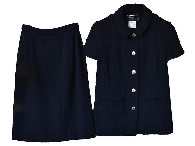 Chanel tailleur con gonna in lana bouclé Blu navy Blu scuro