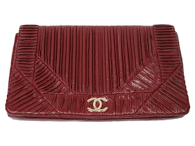 Chanel Clutch bags Dark red Leather  ref.1030995