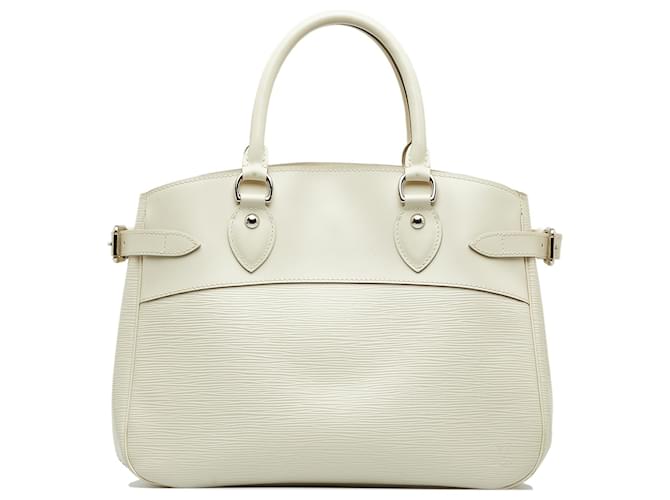 Louis Vuitton White Epi Passy PM Leather ref.368709 - Joli Closet