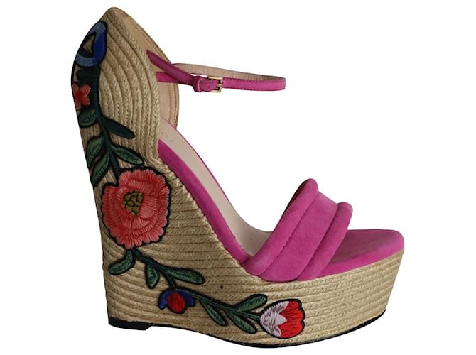 Gucci florale Espradrille-Keilsandalen aus rosa Wildleder Pink Schweden  ref.1032278