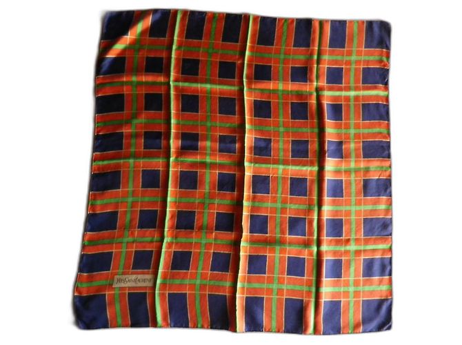 Yves Saint Laurent Sciarpa di seta a quadri Verde Blu Rossa Multicolore