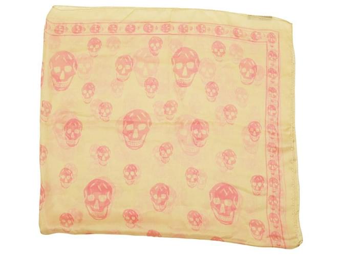 Alexander McQueen Crème avec. Grand foulard en soie imprimé têtes de mort et logo roses Écru  ref.1034597