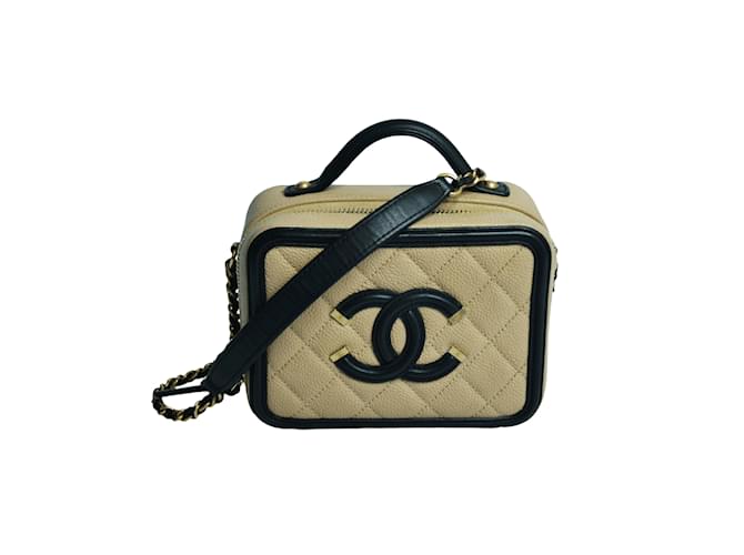 Chanel nude Black CC Quilted Filigree Vanity Case Leather ref.1035326 Joli Closet