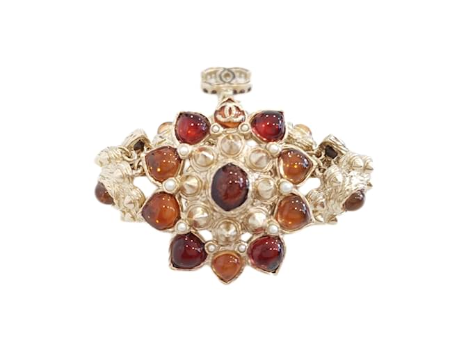 Bracciale Chanel in oro con motivo floreale multiplo e pietre, perle CC D'oro Metallo  ref.1035407