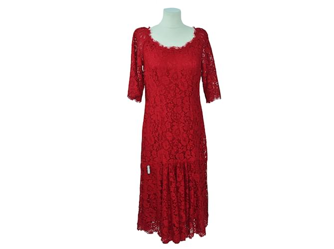 Dolce & Gabbana RED 3/4 Robe mi-longue en dentelle à manches Synthétique Rouge  ref.1036040