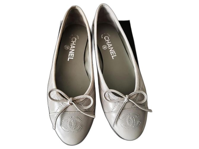 Chanel-Ballerinas Grau
