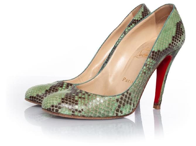 CHRISTIAN LOUBOUTIN, Python pumps in green Leather  ref.1037462