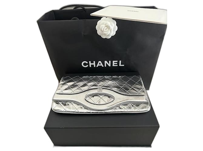 Executive Bolsa com aba metálica Chanel Couro  ref.1037972