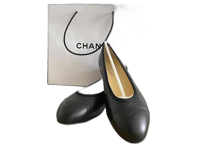Chanel Zapatillas de ballet Negro Cuero  ref.1038971