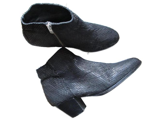 Sandro Niedrige mattschwarze Python-Stiefel, Pointure 36. 