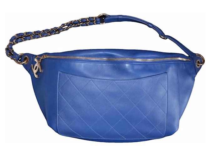 Chanel x PHARRELL WILLIAMS Waist Belt bag Cuir Bleu Bijouterie dorée  ref.1041103