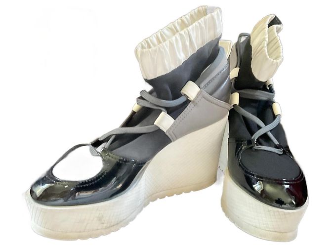 Bottines à plateforme compensée Chanel noir blanc gris