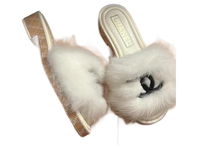 Chanel Flats White Fur  ref.1041117