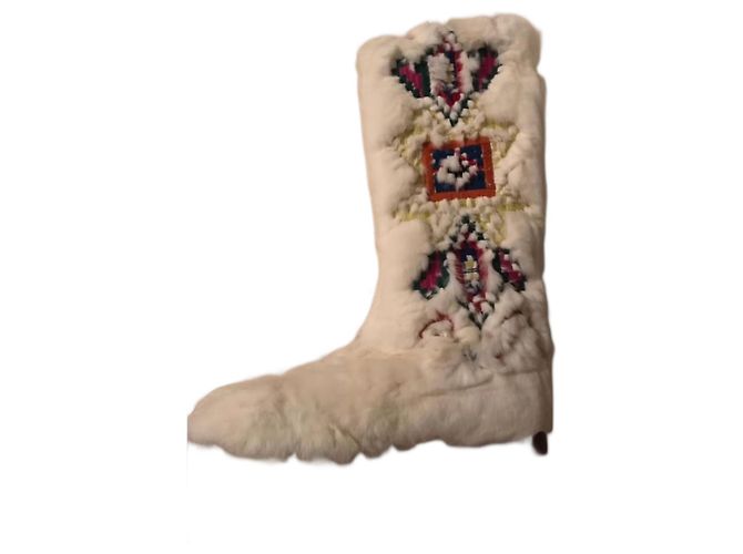 Jimmy Choo Leone botas de nieve de pelo de conejo blanco