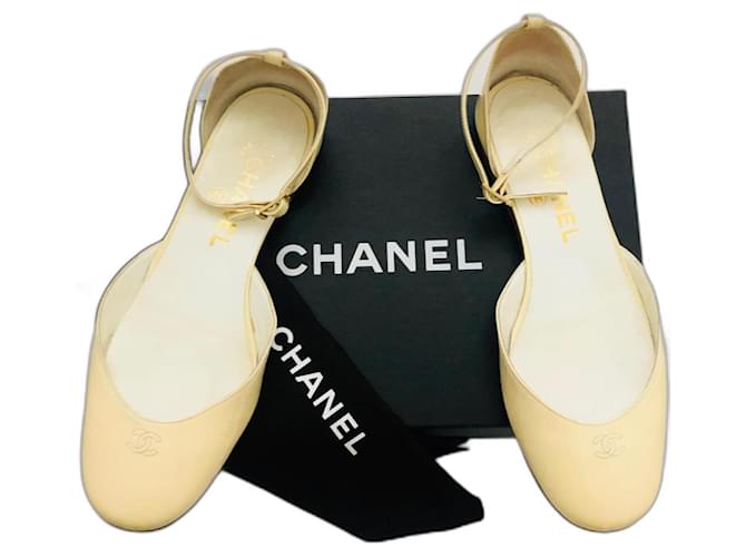 Chanel Mary Jane Ballet Flats Cream Leather Patent leather  ref.1043265