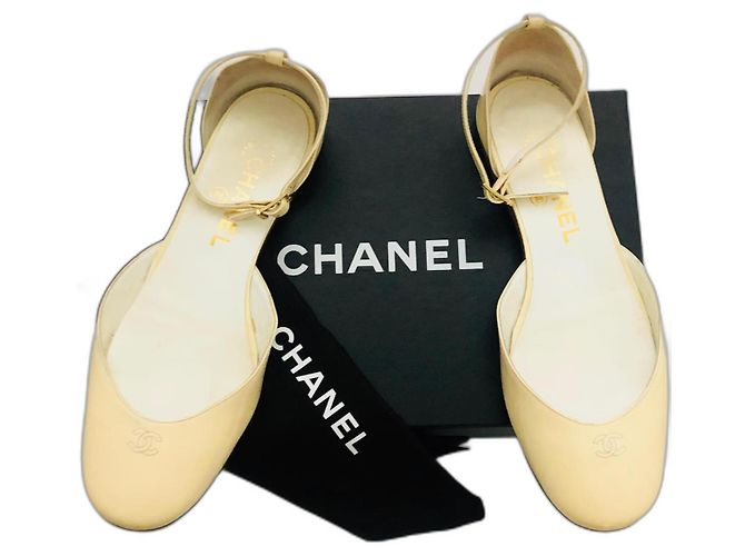 Chanel Sapatilhas Mary Jane Cru