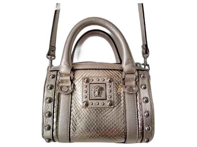 Gianni Versace Excelente bolsa python dourada da marca Versace Prata
