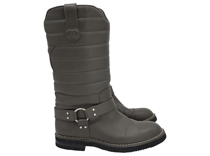 Timeless Chanel Quilted Motorcycle Boots in Dark Olive Leather Green Olive green  ref.1045007