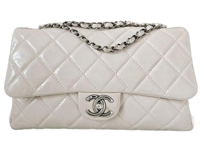 Timeless Chanel Aba única clássica Bege Fora de branco Couro  ref.1045762
