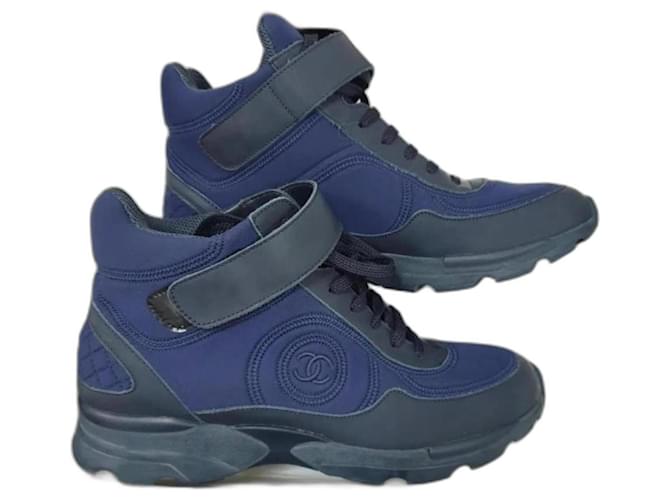 Zapatillas de deporte de neopreno con logo CC azul marino entrelazadas de Chanel Azul oscuro Sintético  ref.1049086
