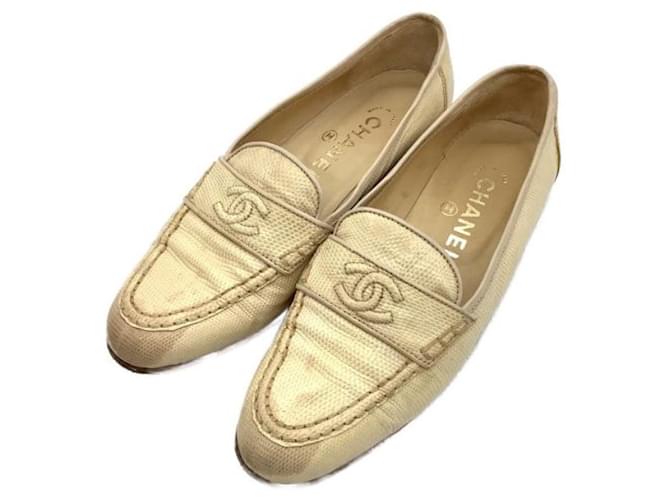 *** CHANEL  loafers White  ref.1051061