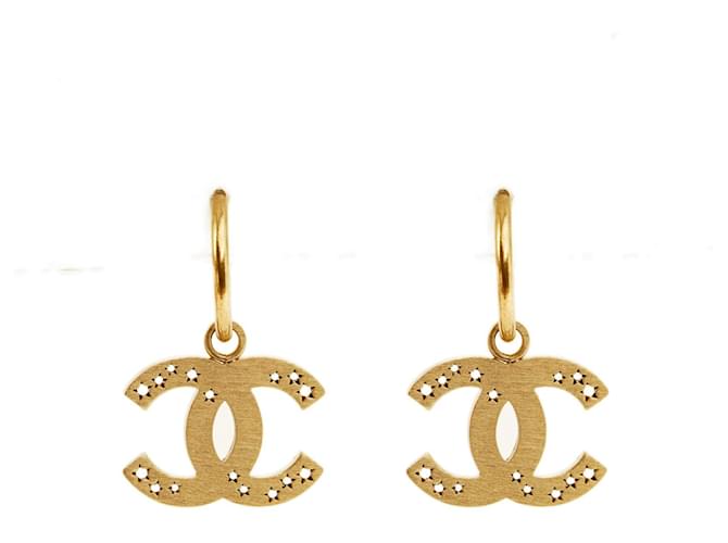 Chanel Estrelas abertas douradas CC em aros Dourado Metal  ref.1051106
