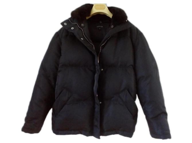 GUCCI JACKET BLACK DOWN JACKET WITH FUR COLLAR.