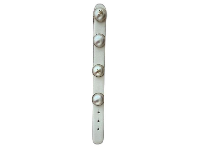 Pulseira Chanel de couro Eggshell Fora de branco