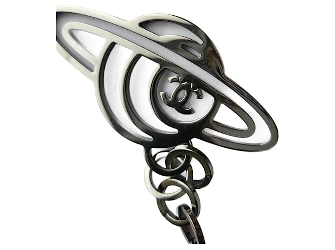 Anderer Schmuck Chanel-Schlüssel oder Taschenkette Silber Hardware Metall  ref.1054384