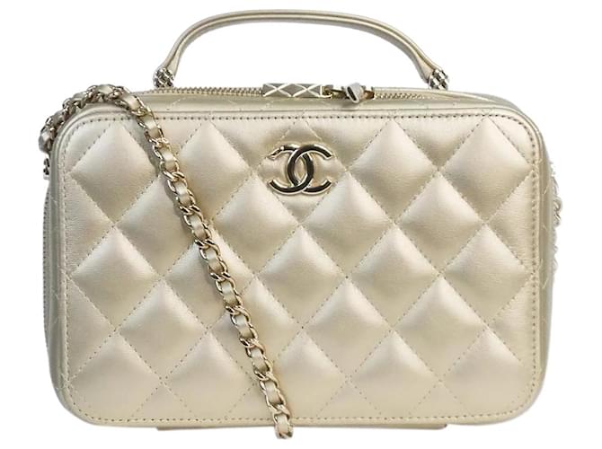 Chanel Gold lambskin quilted Vanity Case bag Golden Leather ref.1055487 -  Joli Closet