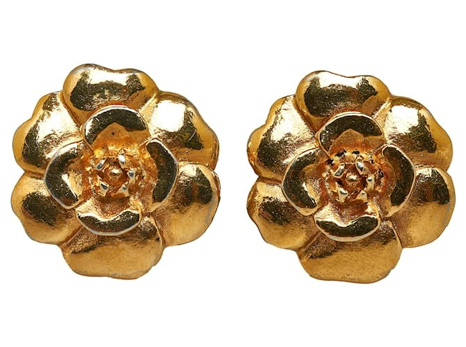 Chanel Gold Camellia Clip-on Earrings Golden Metal Gold-plated ref.1056153  - Joli Closet