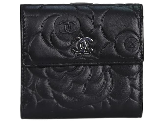 Black 2009-2010 floral quilted purse