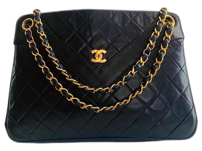 Chanel Bolsas Preto Dourado Couro  ref.1057227