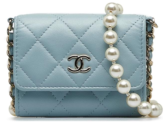 Chanel Blue Pearl Chain Card Case Light blue Leather ref.1057232 - Joli  Closet