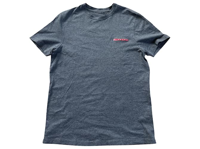 T-shirt Prada Sport avec logo en caoutchouc sur la poitrine Coton Gris  ref.1057610