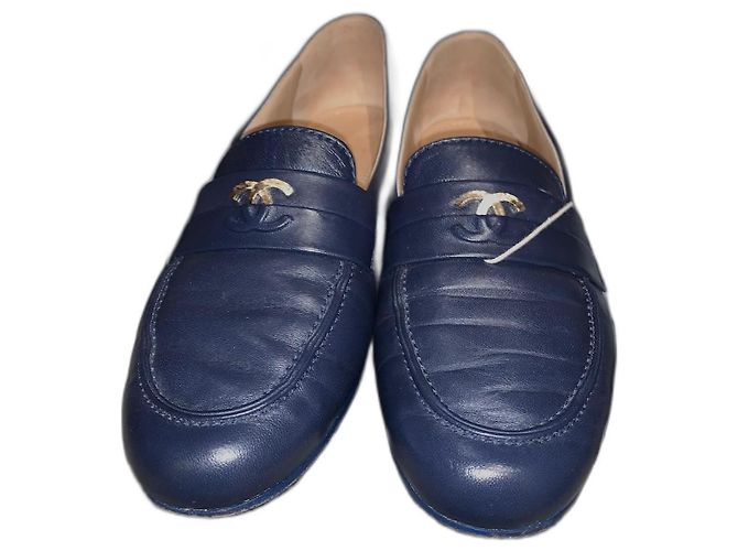 Mocassini Chanel in pelle blu navy