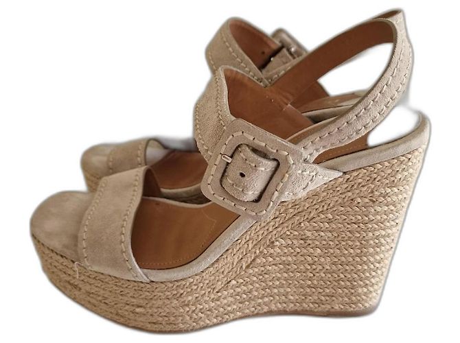 Sandali Prada in scamosciato beige