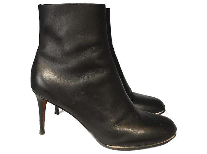 GIVENCHY Ankle boots T.EU 40 Leather Black