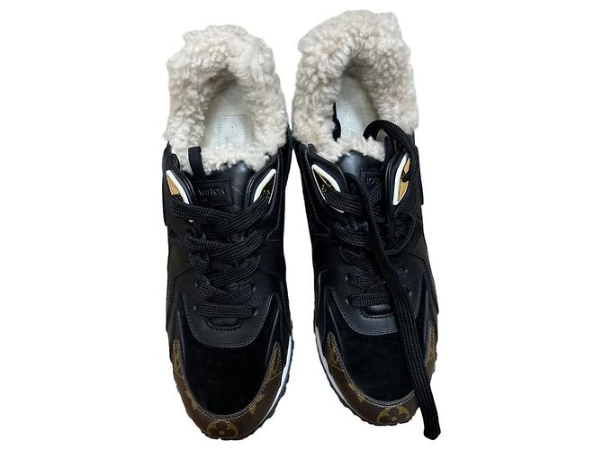 Baskets Louis Vuitton Run Away Noires